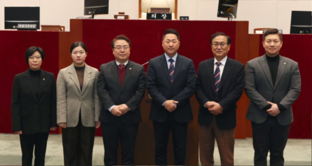 성남시의회, 막말·조롱 논란 행정교육위원장 불신임 의결 - …