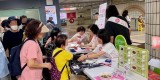 수정구보건소-성남시 보건소 직원들이 지난해 9월 분당구 야탑역사에서 시민 대상 혈압 측정과 건강 상담을 하고 있다(자료사진).jpg