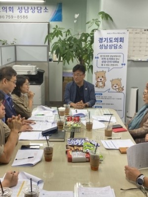 [사진] 최만식 의원, 푸드뱅크 정담회서 제도 허점·처우 개선 해법 모색.jpg