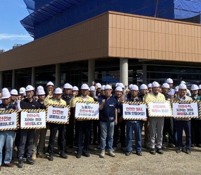 250903 정하용 의원, ‘9월 노동안전의 날’ 현장 점검...용인시 동백종합복지회관 건설현장 방문 (1).jpg width: 100%; height : 150px