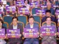 신상진 성남시장(가운데)이 사회복지페스티벌 참석자들과 행사 주제인 _미래를 여는 복지, 함께 만들어 가는 성남_이 적힌 플래카드를 들고 기념촬영을 하고 있다.jpg