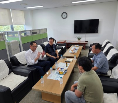 사진1.jpg width: 100%; height : 150px