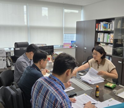 250905 신미숙 의원, 현민초 옹벽 붕괴 위험...철거 및 안전대책 긴급 회의 (1).jpg width: 100%; height : 150px