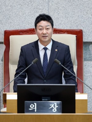 250905 김진경 의장, 제386회 임시회 개회...“더 나은 경기도 위한 실용의 협력으로 지방자치의 힘을 보여줄 것” (1).jpg