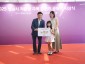 신상진 성남시장이 ‘2025년 저출생 극복 콘텐츠 공모전’ 시상식에 참석해 노력상을 받은 미취학 참여자와 사진촬영을 하고 있다.JPG