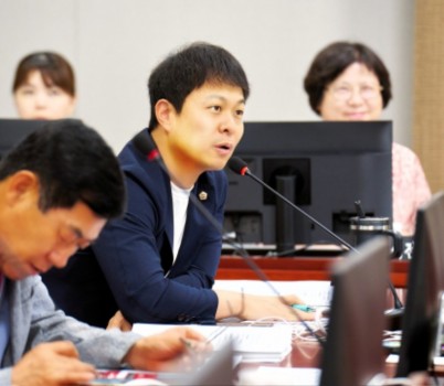 250908 유영일 의원, 경기도 도시 및 주거환경정비 조례 일부개정조례안 상임위 심사 통과 (1).jpg width: 100%; height : 150px