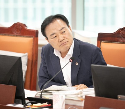 250908 김종배 의원, 경기도 건축 조례 일부개정조례안 상임위 심사 통과 (1).JPG width: 100%; height : 150px