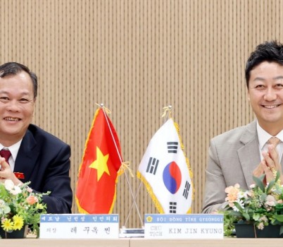 250909 경기도의회, 베트남 닌빈성 인민의회 대표단과 협력 논의 (1).JPG