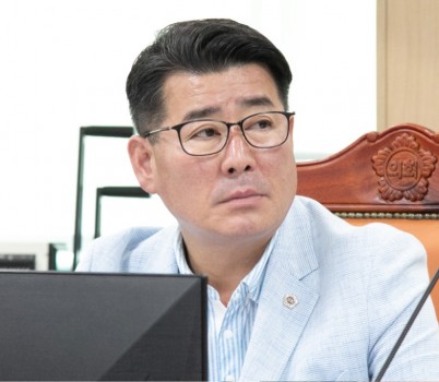 250911 유종상 의원, 대표발의 전국 최초 공공유휴공간 이용 신.재생에너지 보급 조례안 상임위 심사 통과2.jpg width: 100%; height : 150px