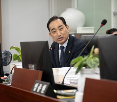 250911 김창식 의원, 꿀벌 저온저장고 사업 예산 감액...현장 체감도와 괴리 문제 제기.jpg width: 100%; height : 150px