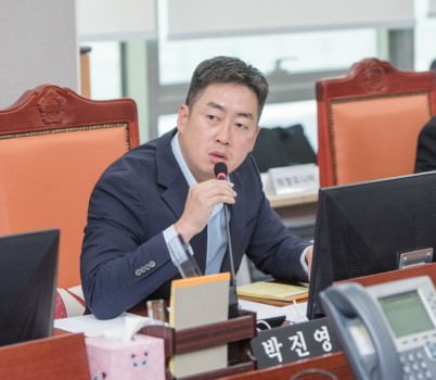 250911 박진영 의원, 경기도 중·장기계획 관리에 관한 조례안 상임위 통과.jpg width: 100%; height : 150px