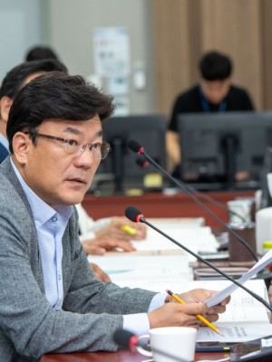 250911_지침 변경 탓에 도비 지원 제외… 최만식 의원, 기초푸드뱅크 피해 구제 요구.jpg