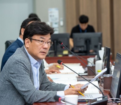 250911_지침 변경 탓에 도비 지원 제외… 최만식 의원, 기초푸드뱅크 피해 구제 요구.jpg width: 100%; height : 150px