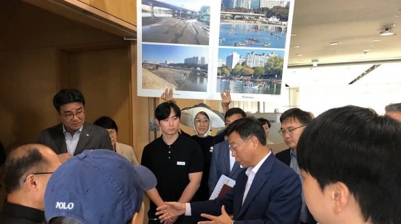 기자회견장 앞 환경단체1.jpg