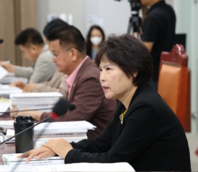 250915 서성란 의원, “프리미엄버스 지연·감회는 행정 책임 방기”... 예산 반환 문제 지적 (2).JPG width: 100%; height : 150px