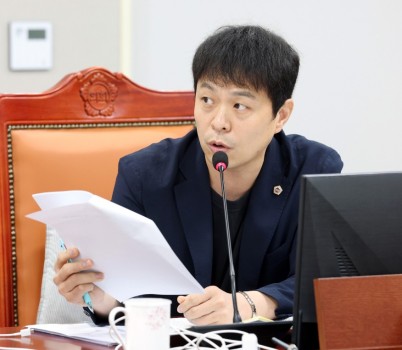 250915 유영일 의원, 고가 차량제공·보은인사 의혹 등 김용진 GH사장 후보자 전방위 검증.jpg width: 100%; height : 150px