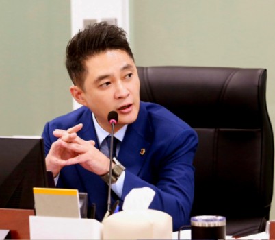 250915 전석훈 의원, 1년 넘게 잠자는 인공지능원 설립... AI 골든타임 놓쳤다.jpg width: 100%; height : 150px