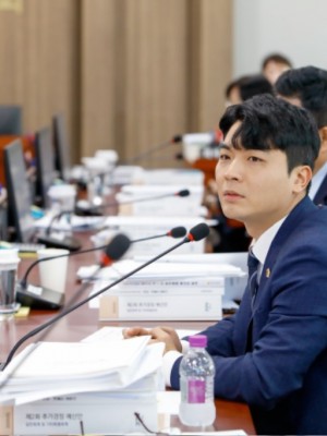 250915 정동혁 의원, 데이터·참여·AI로 무장한 ‘디지털 의정 조례’ 상임위 통과.jpg
