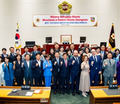폴란드1.jpeg width: 100%; height : 150px