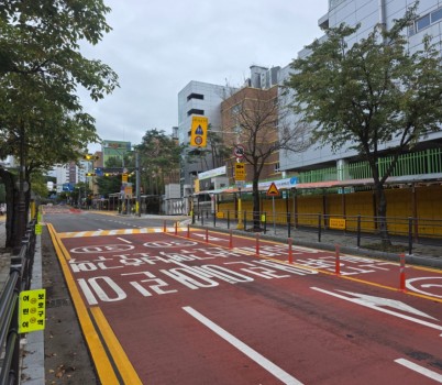 250915 정하용 의원, 2024년 대설 피해로 붕괴된용인시 나산초·나곡중 차양시설 복구 완료(1) 나산초 캐노피.jpg width: 100%; height : 150px