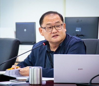사진_이군수의원.jpg width: 100%; height : 150px