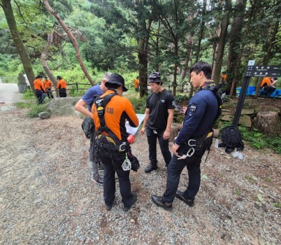 산악사고+구조훈련+(2).jpg width: 100%; height : 150px