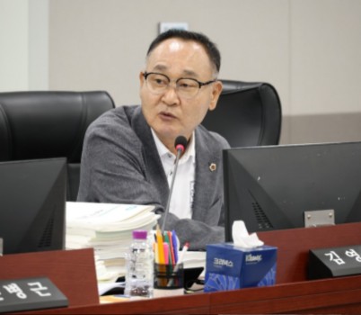 250918 김영민 의원, 방학 중 어린이 행복밥상 기준단가 인하...급식 수준 저하 우려 제기 (1).jpg width: 100%; height : 150px