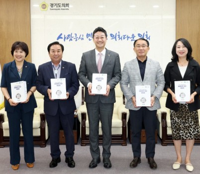 250918 의정정책추진단, 276건 지역현안 개선책 담은 정책제안 자료집 발간 (1).jpg width: 100%; height : 150px