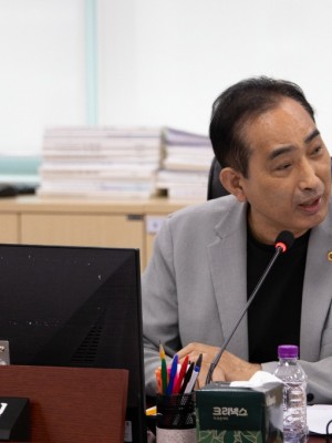 250919 김창식 의원, 경로당 스마트 환경 조성 사업 예산 감액·지연 문제 질타.JPG