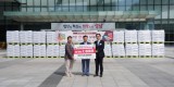 복지정책과-(재)에이스경암, 쌀 7000포대 성남시에 기탁…왼쪽부터 안성호 (재)에이스경암 이사장, 신상진 성남시장, 김효진 경기 사회복지공동모금회 사무처장 순.jpg
