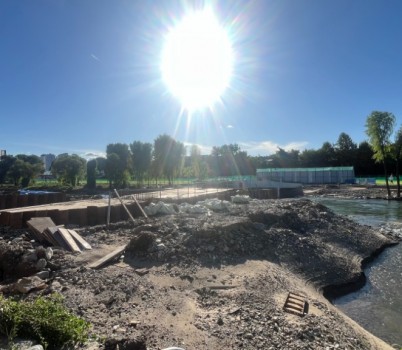 맴돌공원 물놀이장 인근 보도교 공사(물막이).jpg width: 100%; height : 150px