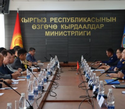 250929 안전행정위원회, 키르기즈공화국 불용소방차 양여식 참석 (1).jpg width: 100%; height : 150px