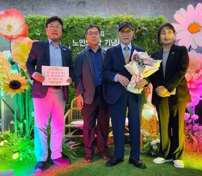 250930_최만식 의원, “경험과 헌신으로 사회를 이끄신 선배시민께 감사”.jpg width: 100%; height : 150px