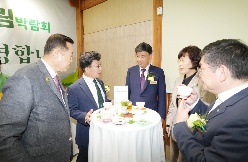[수정] 251020 경기도의회 국민의힘 정책수석 이채영 의원, 제16회 대한민국 산림박람회 참석 “지속가능한 산림정책 강조” (1).jpg