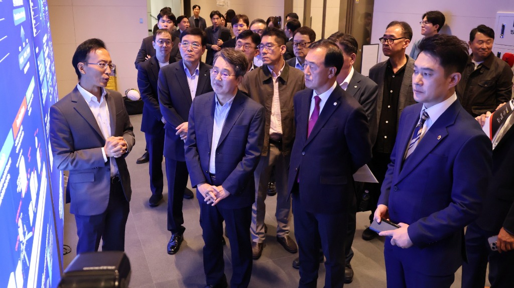 251022 미래과학협력위원회. 경기스타트업브릿지 개소식 참석...“위기 속 기회를 만드는 혁신의 현장” 강조 (2).JPG