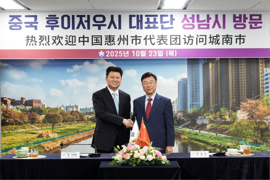 총무과-돤 즈후이 중국 후이저우시 부시장과 신상진 성남시장.jpg