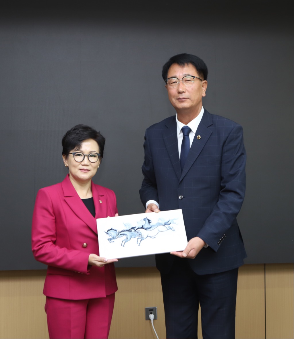 251030 경기도의회 몽골 다르항올도 친선의원연맹 대표단. 다르항올도의회 공식 방문1.jpg