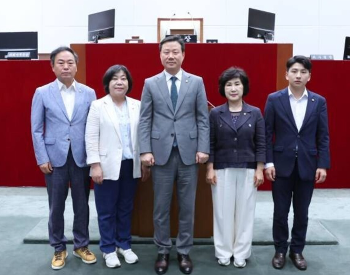 사진_성남시의회 더불어민주당의원협의회 대표단.png