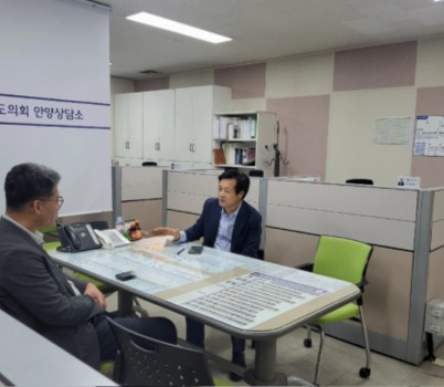 251014 문형근 의원, 노후 체육시설 게이트볼장 환경개선 논의.jpg width: 100%; height : 150px