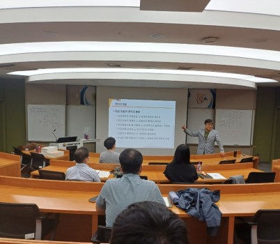 251020 경기도의회, 공공투자사업관리제도·지방재정 효율화 및 예산분석·심사 역량강화 교육 진행 (1).jpg width: 100%; height : 150px