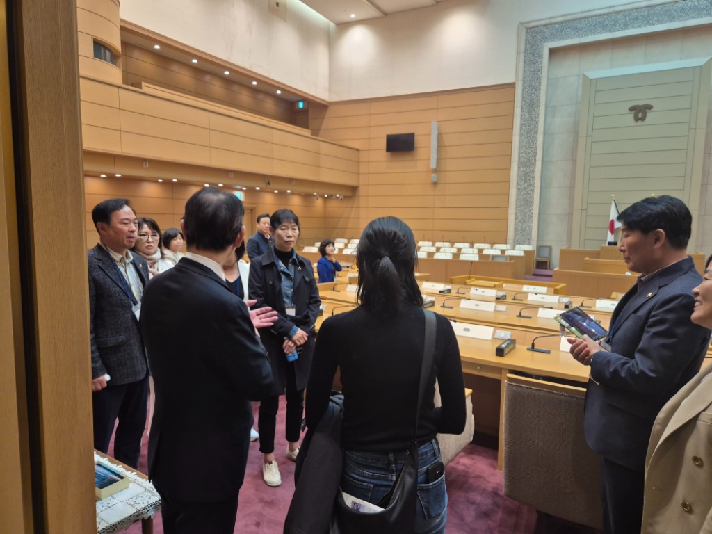 20251031 기관방문_고베시의회 본회의장.jpg