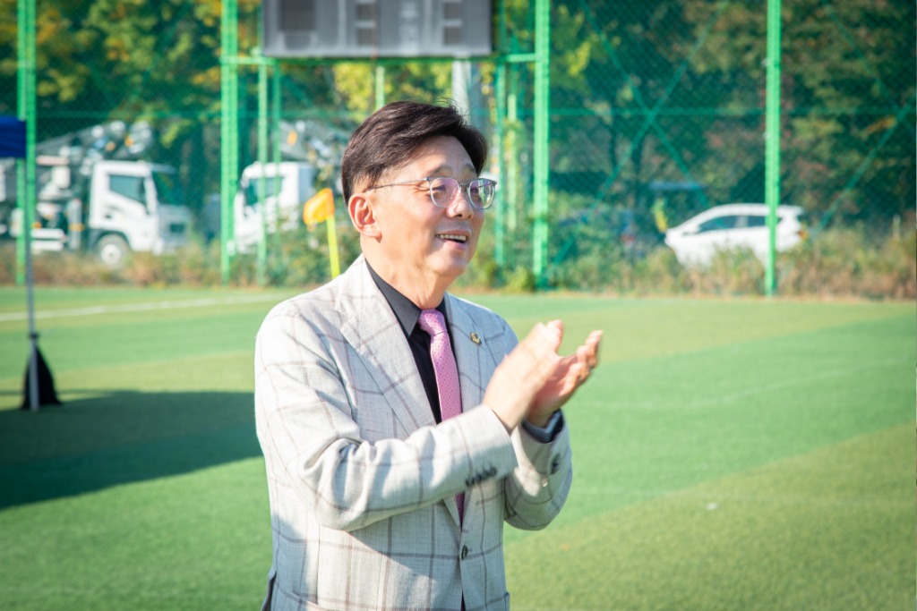 성남시의회,‘2025 성남시 생활체육 여성클럽 축구한마당’참…