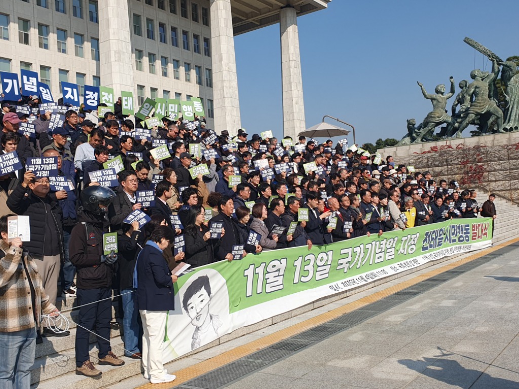 발대식 단체 측면 풀샷.02.jpg