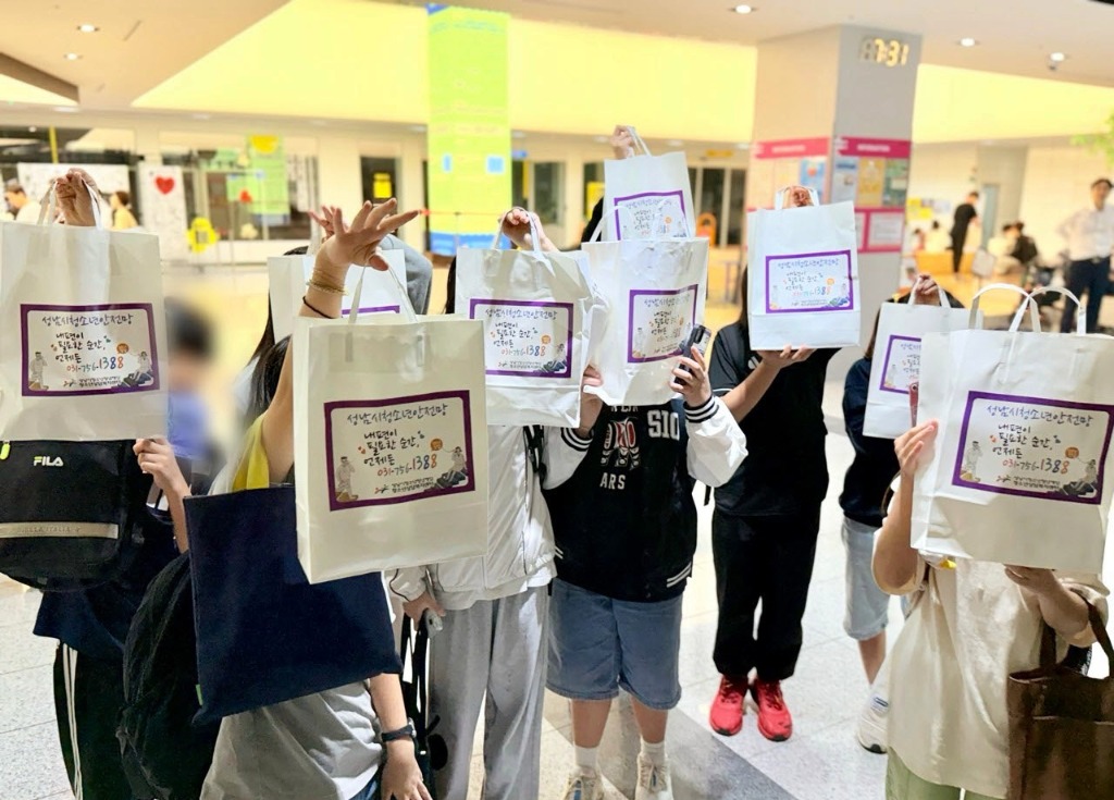 굿네이버스 후원물품 전달사진.jpg