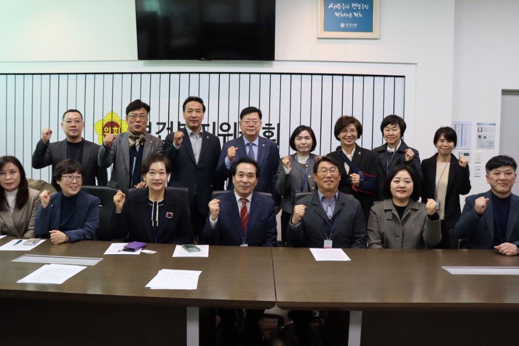 251107 이선구 의원, 노인복지관 비대위와 예산 삭감 문제 논의... 복지예산 심각성 공감.jpg