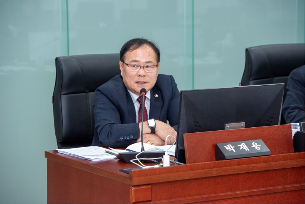 [수정]251107 박재용 의원, 행정사무감사서 예산 삭감·인력 미비·소통 단절·시설 부진 등 현장중심 개선 촉구.jpg