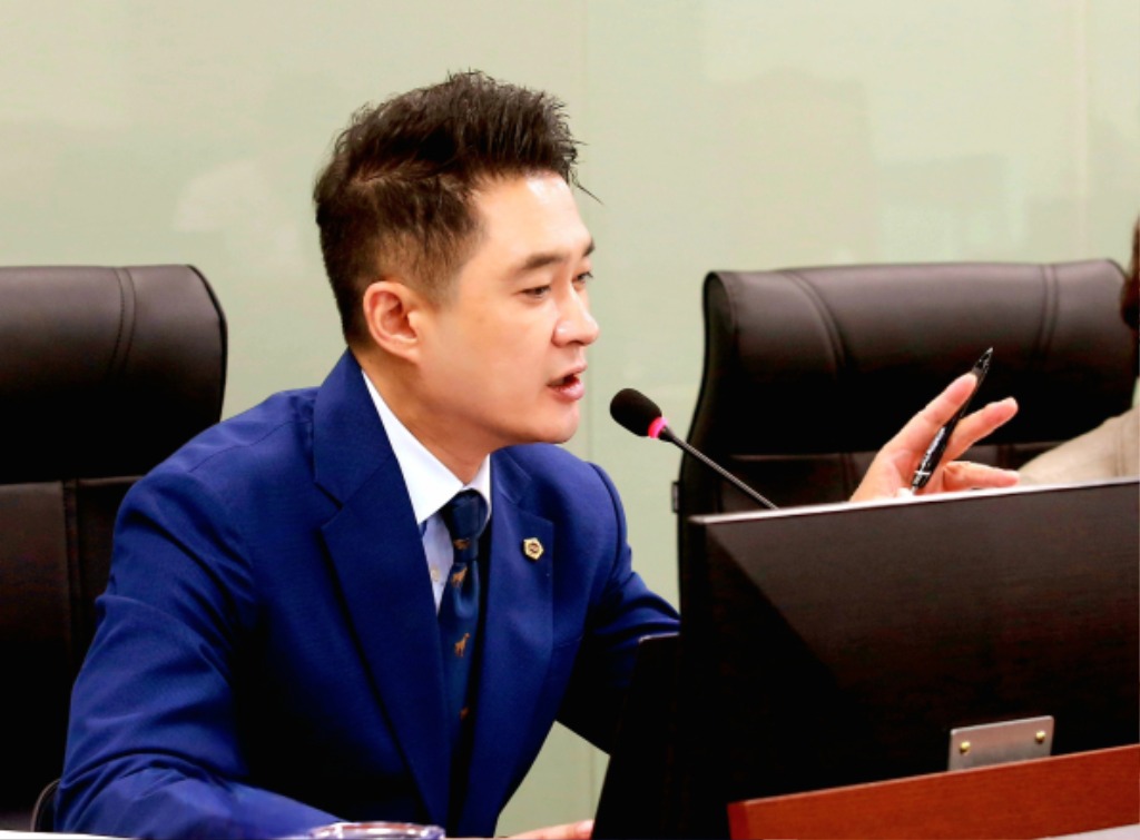 251107 전석훈 의원, 대통령은 AI 10조 외치는데, 경기도 인공지능원은 1년째 표류 중.jpg