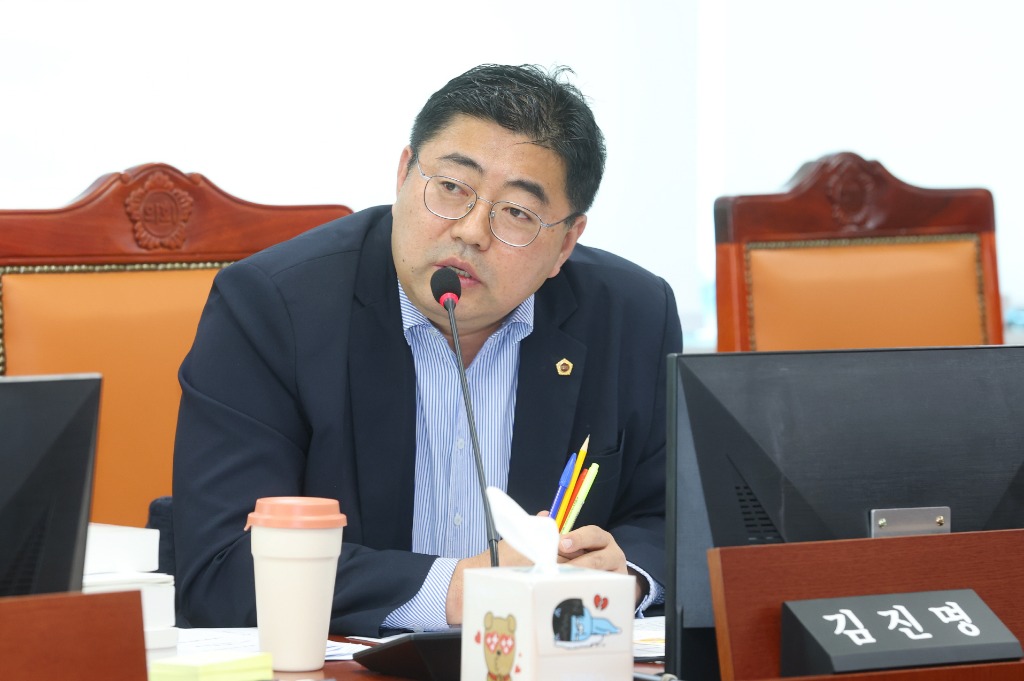 251112 김진명 의원. 여성가족국 사업집행률 점검...“예산은 계획보다 실행이 중요”.JPG