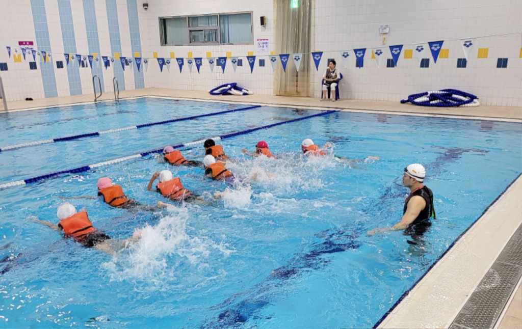 판교유스센터 생존수영 진행사진.jpg