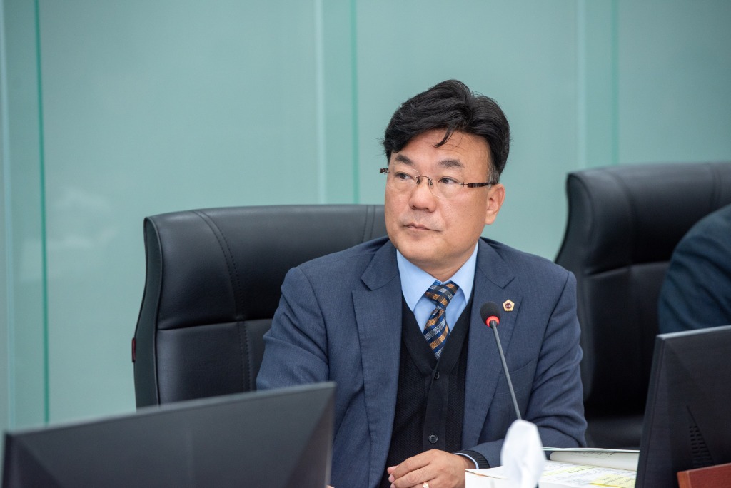 251112_경기도의료원 ‘응급실 뺑뺑이’… 최만식 의원, “응급의료 통합대응체계 시급”.jpg